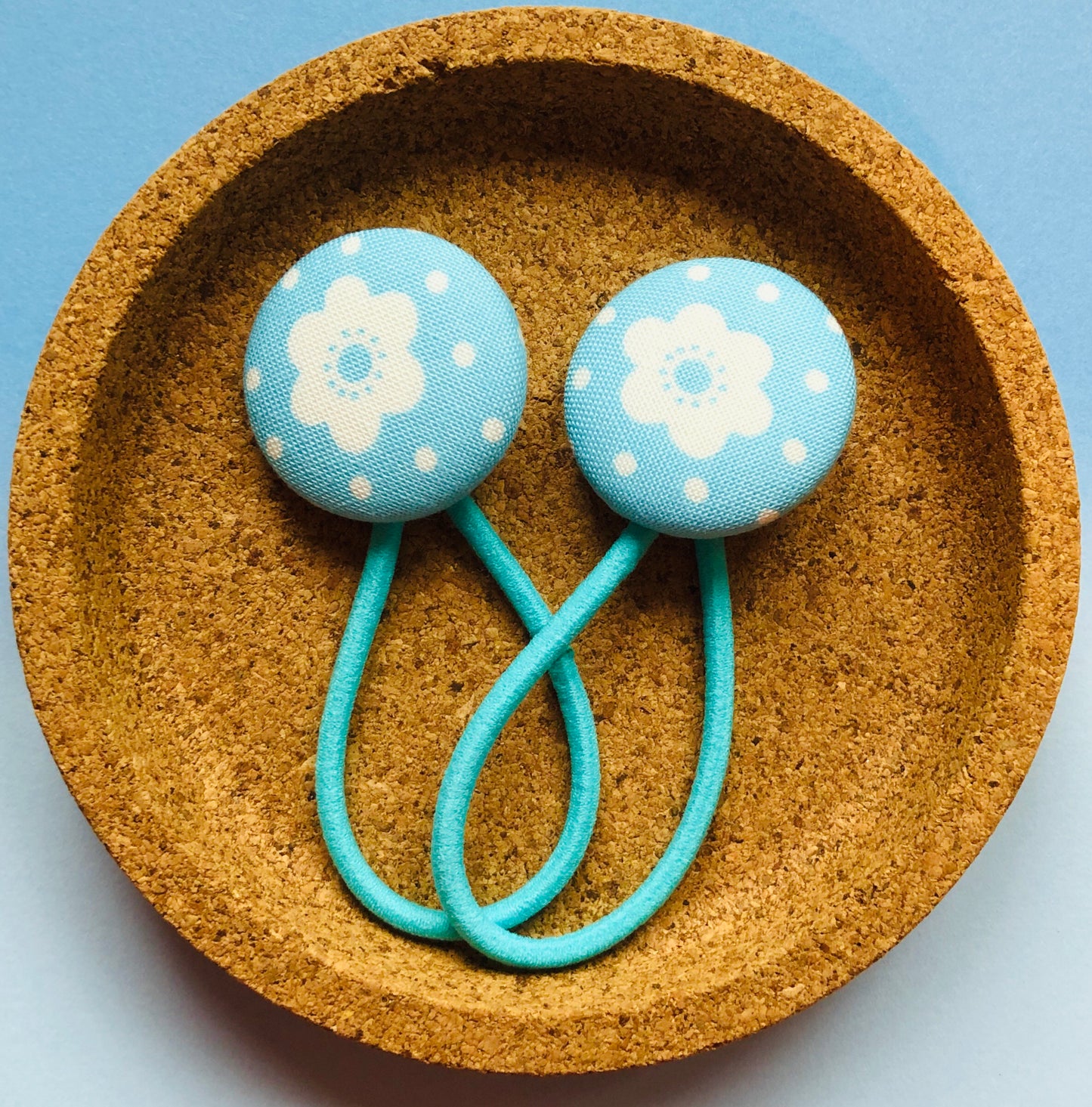 Pale Blue Dotty Daisy