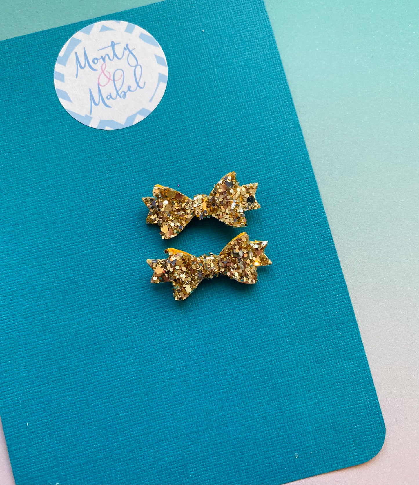 Sale: Pale Gold Glitter Diddy Bow Fringe Clip