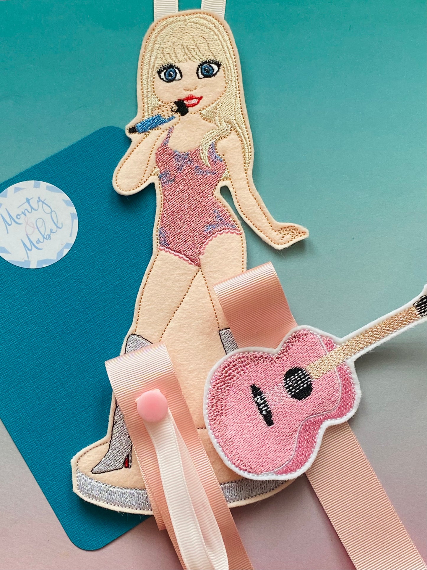 Sale: Popstar Holder (1 Hanging Ribbon)