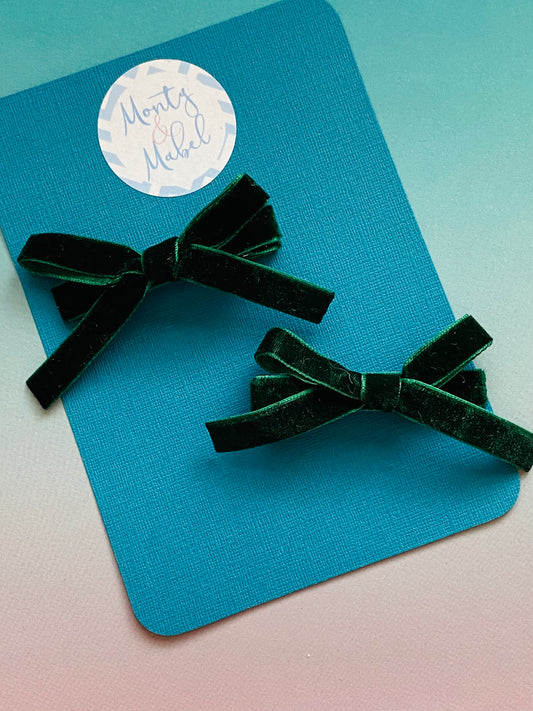 Sale: Dark Green Small Velvet Bows (Pair)