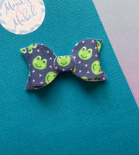 Sale: Frog Small Bow