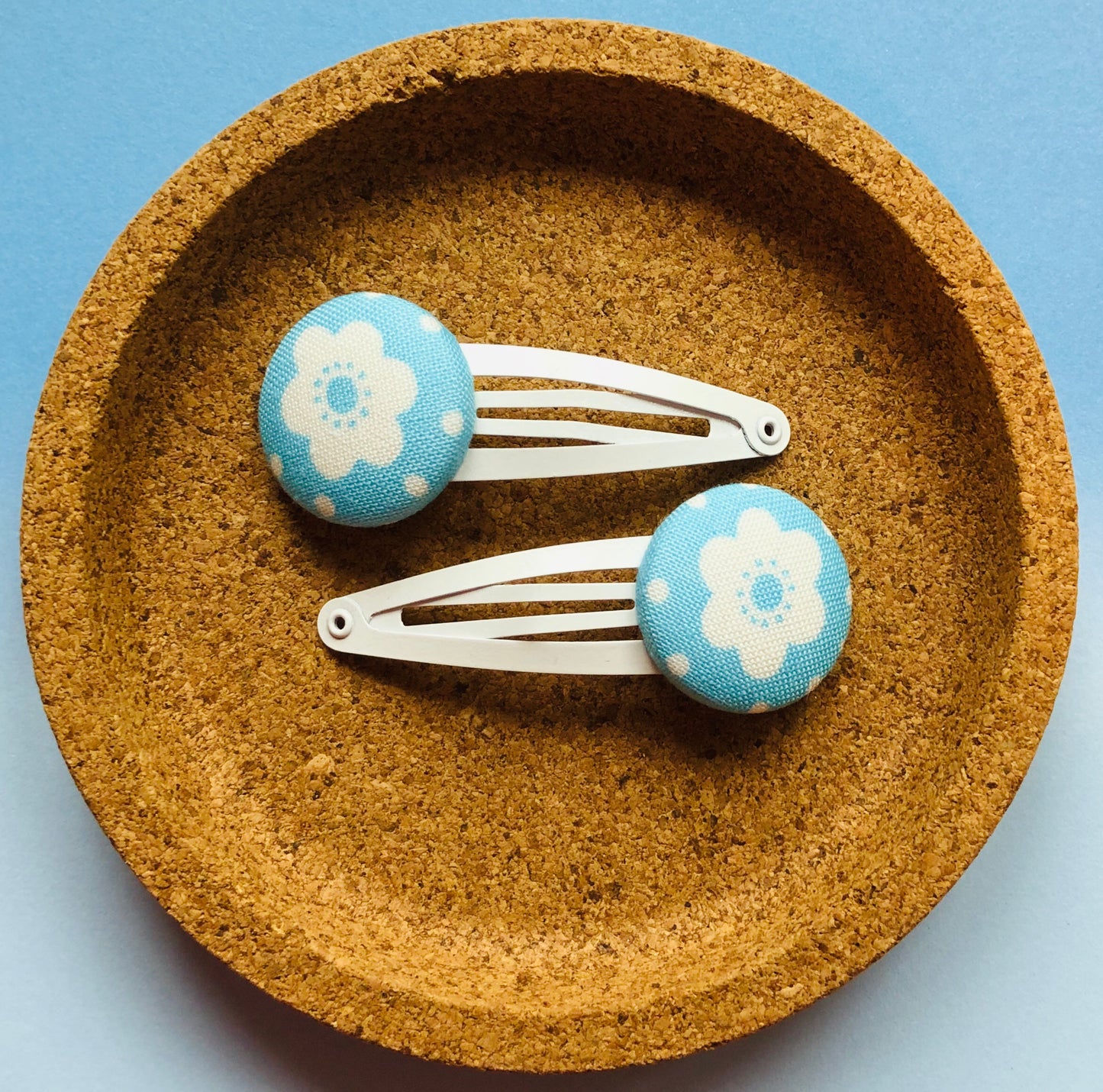 Pale Blue Dotty Daisy