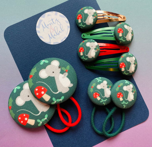 Christmas Mouse on Green