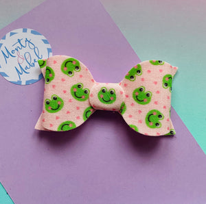 Sale: Pale Pink Frogs Medium Bow