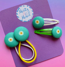 Turquoise Daisy